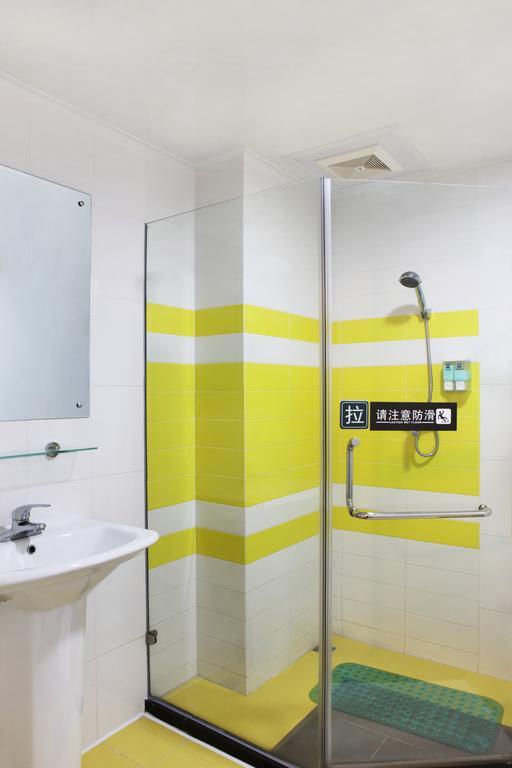 7Days Inn Xi'An South Gate Yongning Subway Station 시안 객실 사진